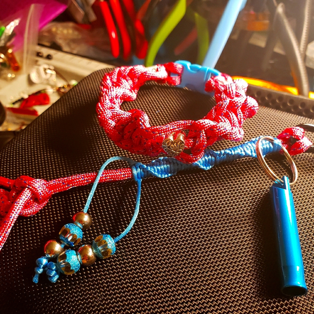 Paracord bracelet and keychain
